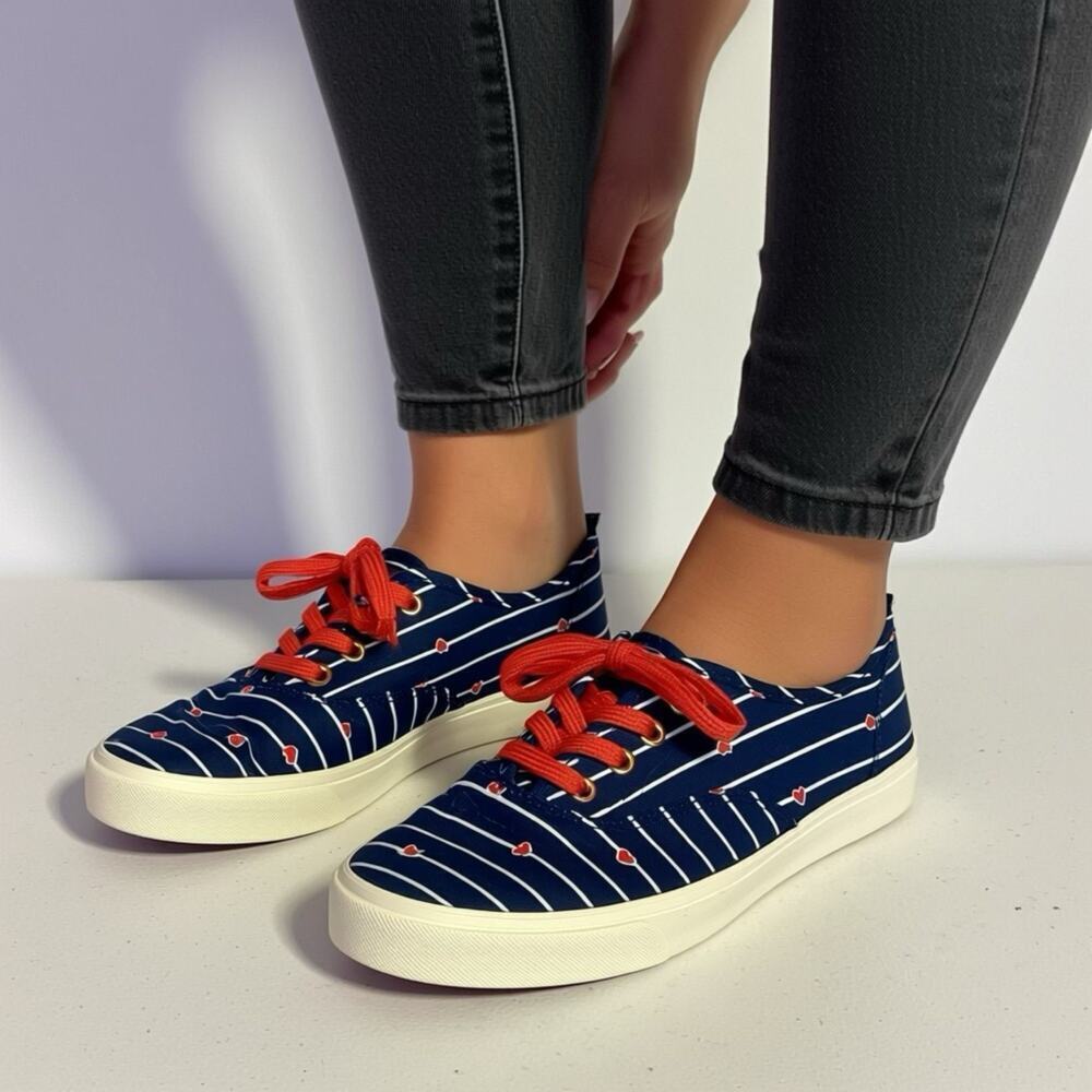 Old Navy Women Junior Teen Sneakers Shoes Tennis Lace Navy Blue Red Heart Sz 4
